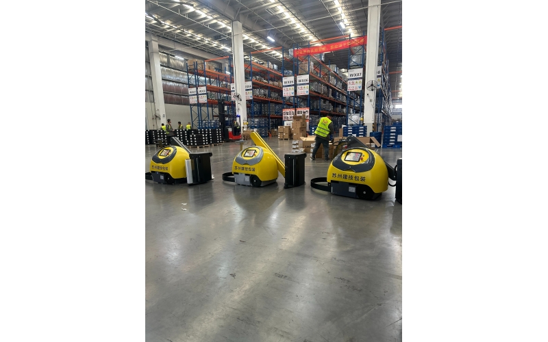 小黃人纏繞機在物流倉庫應(yīng)用