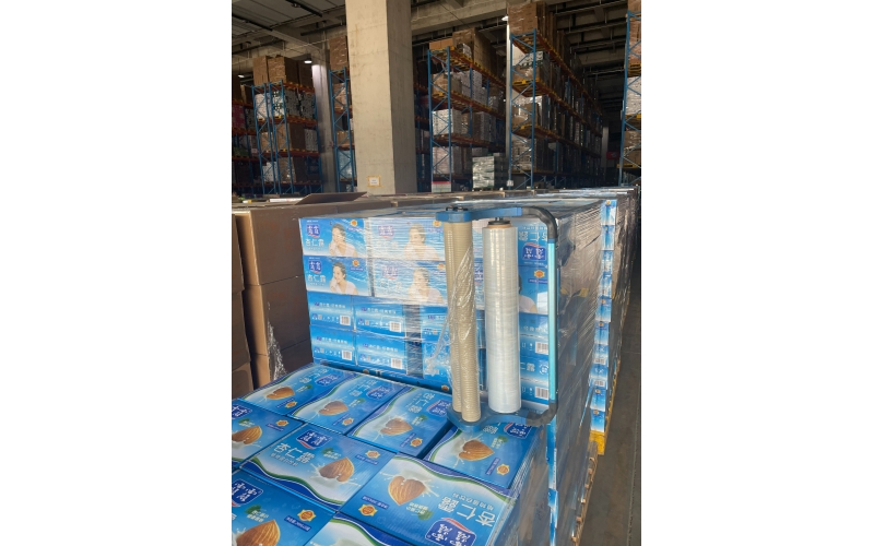 手動(dòng)纏繞機(jī)在水飲行業(yè)應(yīng)用